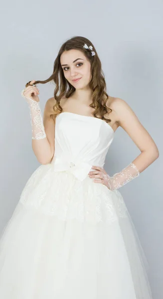Panna Młoda na białym tle. sukienka — Zdjęcie stockowe