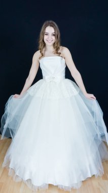 siyah arka plan üzerine gelin. elbise