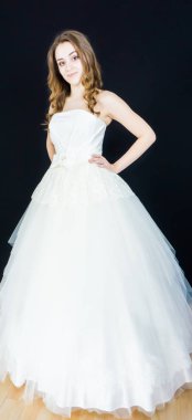 siyah arka plan üzerine gelin. elbise