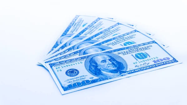 En US dollar sedlar på vit bakgrund. buckes — Stockfoto