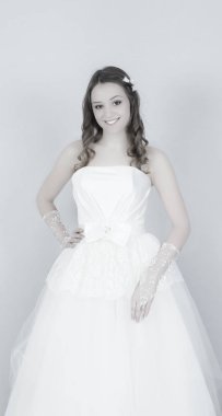 beyaz zemin üzerine gelin. elbise