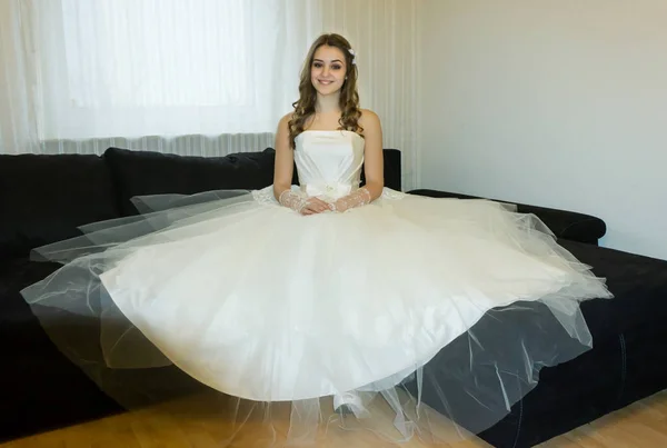 Bride on white background. dress — Stock Photo, Image