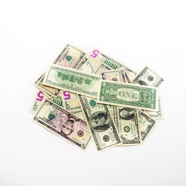 Amerikanska pengar dollar sedlar räkningar på vit bakgrund — Stockfoto