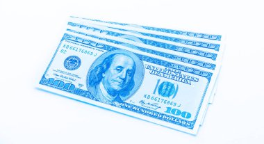 beyaz zemin üzerinde bir dolarlık banknot