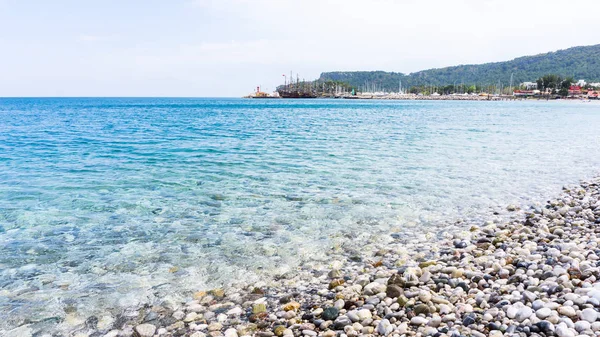 Mare e pietre. litorale. sfondo — Foto Stock