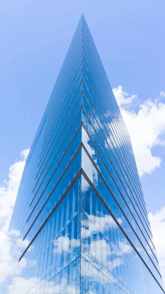 bulutlar Düsseldorf'gökdelen görünümünü. Almanya