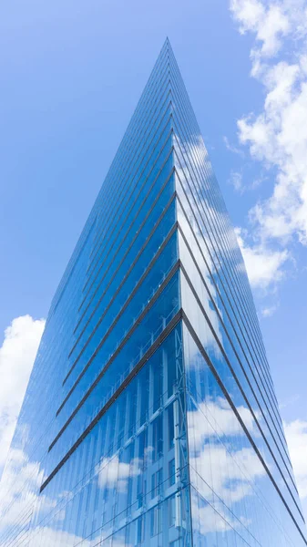 bulutlar Düsseldorf'gökdelen görünümünü. Almanya