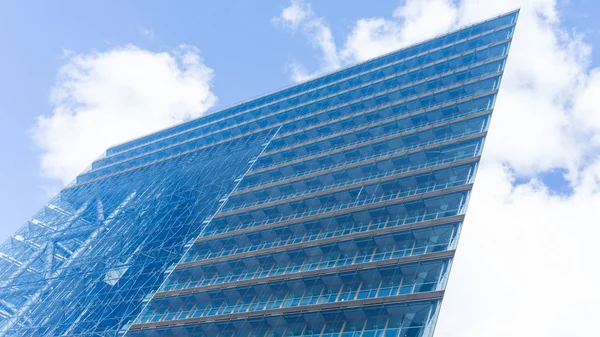 View of skyscraper in clouds in  dusseldorf. germany — Stock Photo, Image