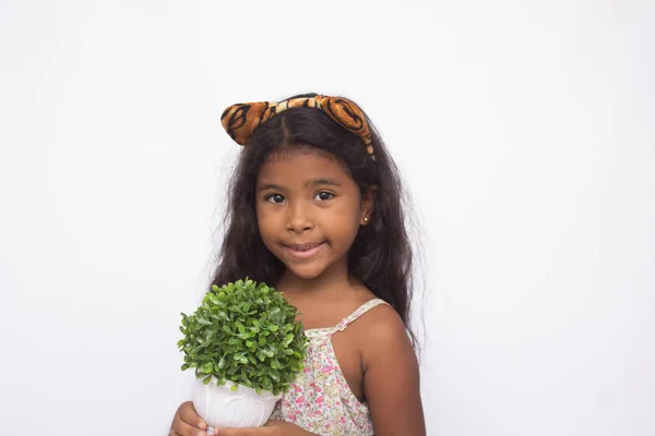 Portret Pięknej Dziewczyny Rośliną Odizolowane Biało — Zdjęcie stockowe