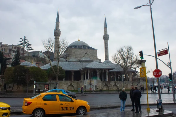 Uskudar 'daki Mihrimah Sultan Camii. Mimar Sinan 'ın ilk eserlerinden biri. 1548 'de Muhteşem Süleyman' ın en sevdiği kızı Mihrimah Sultan için inşa edildi. İstambul, Türkiye 12 Ocak 2020