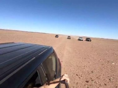 Sahara çölünün hareketli manzarası