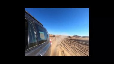 Sahara çölünün hareketli manzarası