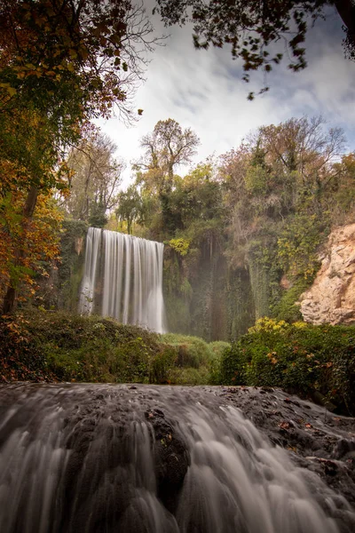 Fluss Mit Wasserfall Der Herbstsaison — Stockfoto