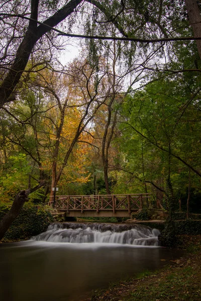 Річка Водоспадом Осінній Сезон — стокове фото