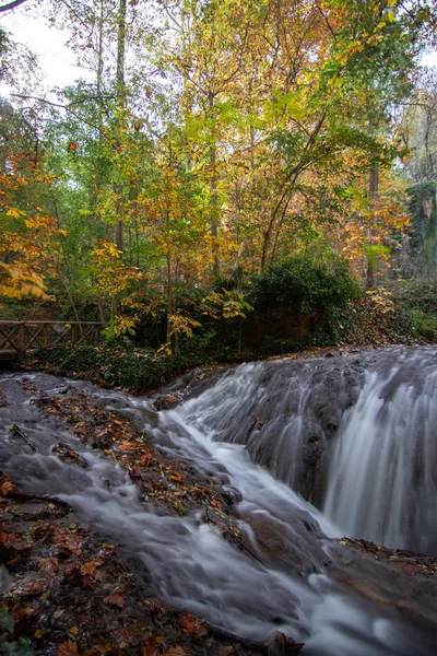 Fluss Mit Wasserfall Der Herbstsaison — Stockfoto