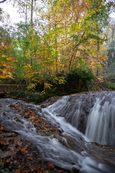 Fluss Mit Wasserfall Der Herbstsaison — Stockfoto