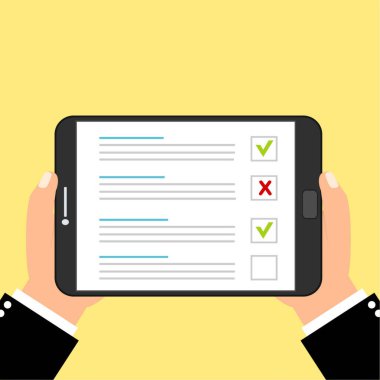 Akıllı telefon ekranında işaretler. El ele tutuşan akıllı telefon, parmak dokunmalı ekran. İşaretler ve işaretler