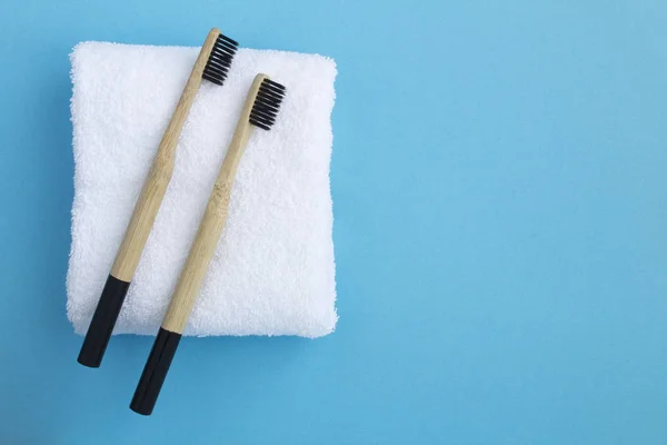 Bamboo Toothbrushes White Towel Blue Background Top View Copy Space — Stock Photo, Image