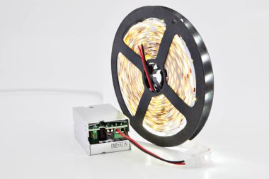 Işıklı Led diyotlar adaptör voltaj conver ile makara teyp üzerindeki