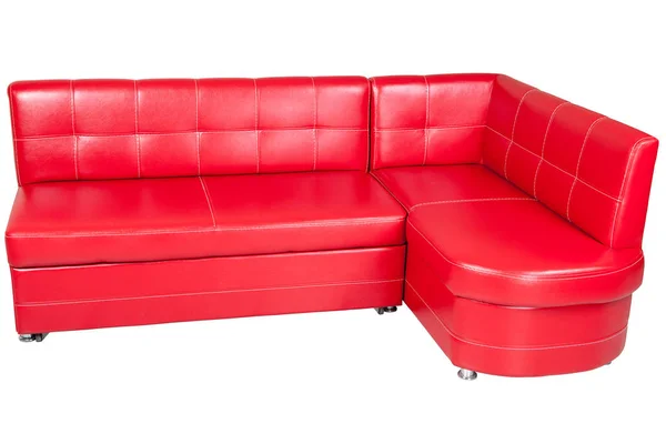 Rotes Kunstleder-Sofa zum Essen, isoliert auf weiß. — Stockfoto
