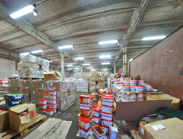 Ruské opuštěné továrně upravených pro sklad s potravinami. — Stock fotografie
