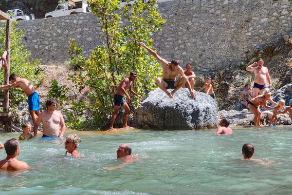 Tourists swim in mountain stream during tour Taurus mountains, Turkey. — Stock Photo, Image