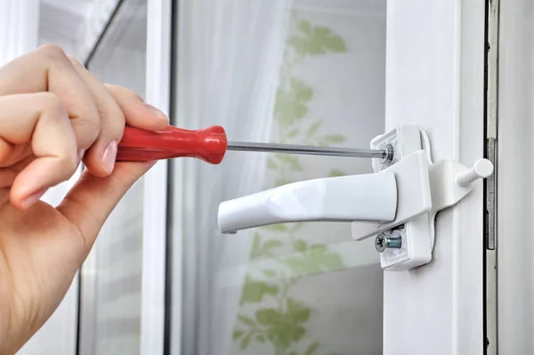 Install limiter for plastic window, using a screwdriver, close- — Stock Image Install limiter for plastic window, using a screwdriver, close- Stock Picture