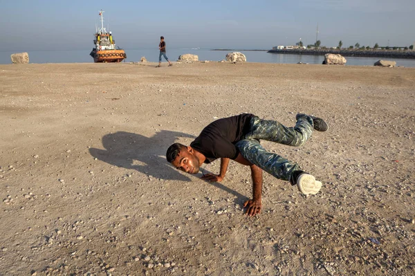 Portrait of a young male street dancer outdoors, southern Iran. — Stock Photo, Image