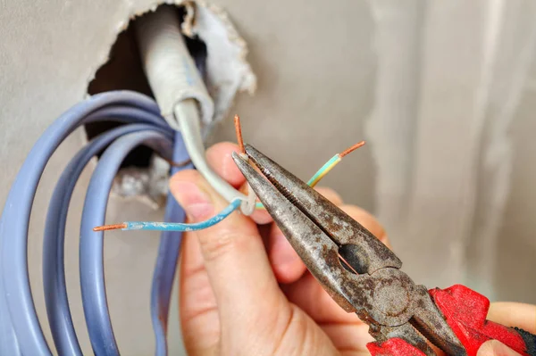 Install an electrical outlet, strip cables before pulling them. — Stock Photo, Image