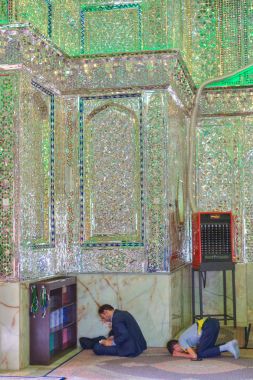 Yer ibadet, Müslümanlar dua ve Kuran, Şiraz, Iran okumak.