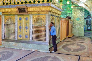 Müslümanlar mezar Seyyid Alaeddin Hüseyin Camii, Shiraz, Ira içinde