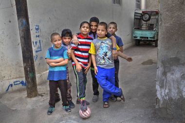 Grup portresi çocuk bahçesinde futbol takımının, Şiraz, Iran.