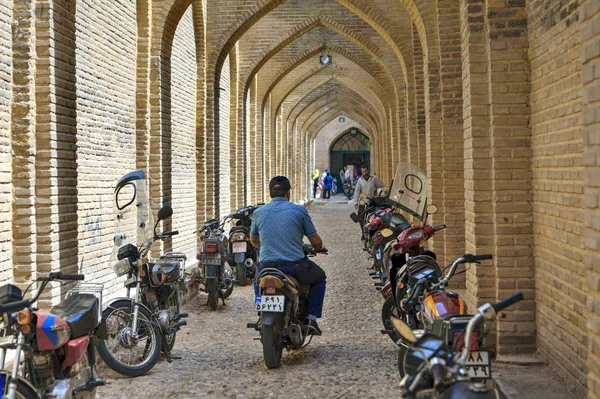 拱形的走廊背街 Vakil 集市，伊朗设拉子. — 图库照片