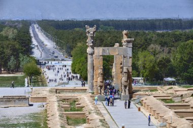Kapı Shiraz İran'ın yakınındaki antik Pers Persepolis şehirdeki tüm ülkelerin.