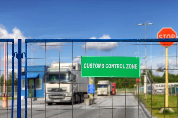 Lorries pass through checkpoint of logistics complex with customs services. — Stock Photo, Image