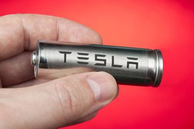 Bir silindirik Tesla hücre pil elektrikli arabalar için.