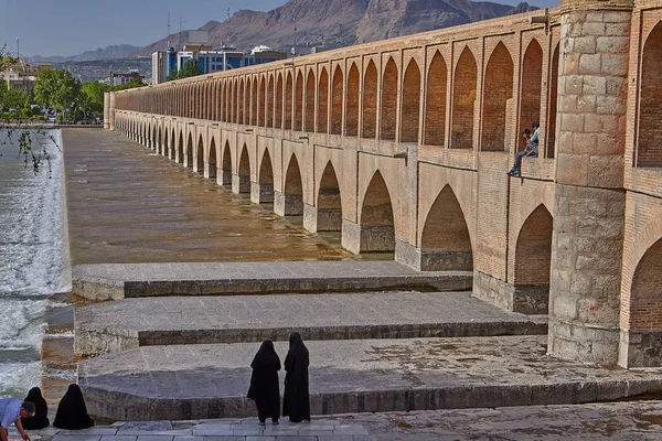 Allahverdi Khan Bridge, también llamado Si-o-seh pol bridge, Isfahan , — Foto de Stock