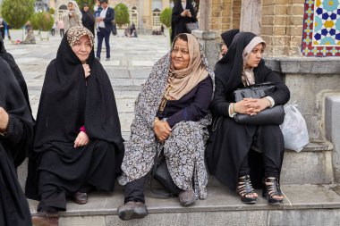 İranlı hacılar Camii, Tahran, Iran oturuyorsun.