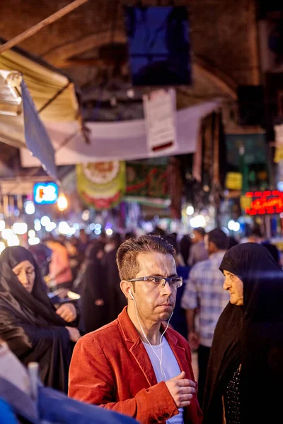 Shahre Rey, Tahran, İran'ın Bazaarı yetişkin İran adam. — Stok fotoğraf