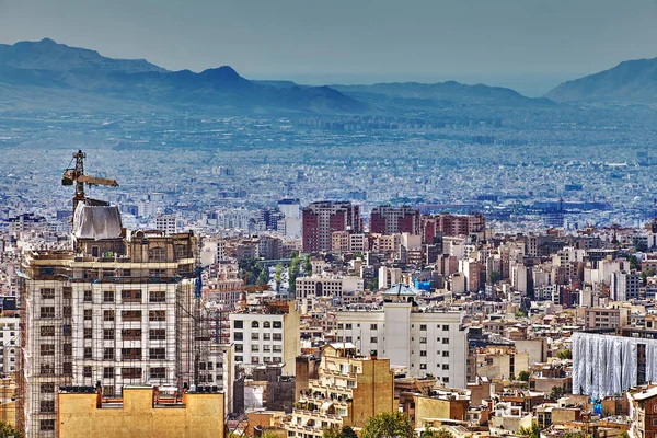 Een grote stad in de hooglanden, Teheran, Iran. — Stockfoto