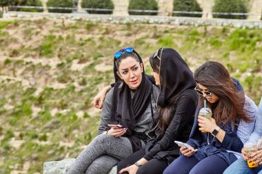 Oturma ve sohbet, Tahran, Iran İran kız öğrenci.