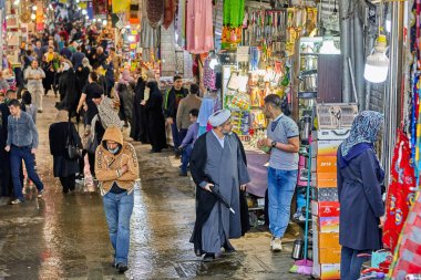 Bir İranlı kapalı çarşı içinde Tahran, Iran ticaret.