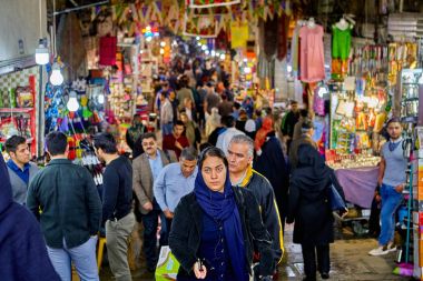 İranlılar yürümek büyük Pazar, Tahran, Iran.