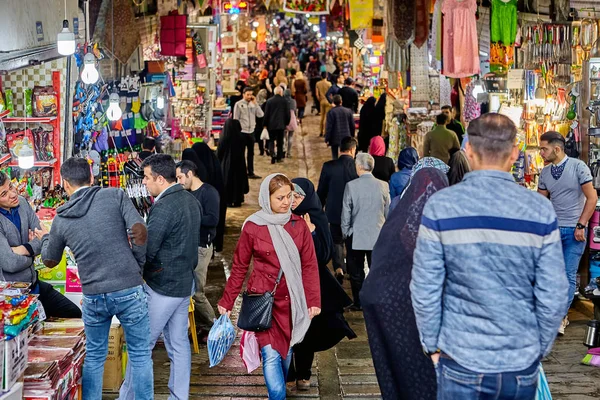 Iraníes en el Gran Bazar, Teherán, Irán . — Foto de Stock