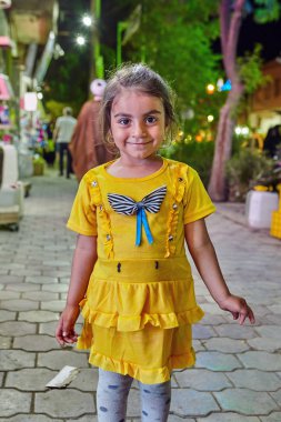 İyi akşamlar,: Kashan, Iran sokakta İranlı kız.