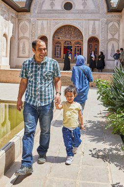 Müslüman adam kızı intabatabaei tarihi evi,: Kashan, Iran.