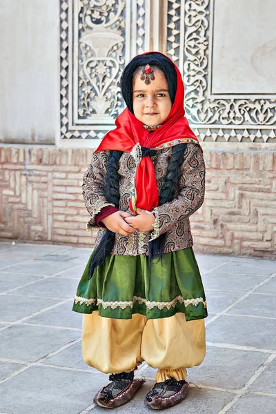 Menina iraniana em Tabatabaei casa histórica, Kashan, Irã . — Fotografia de Stock