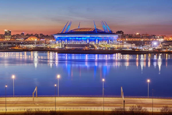 Росія 2018 ФІФА світ Кубок стадіон в Санкт-Петербурзі, ніч. — стокове фото