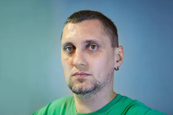 A forty year old man with an earring in his ear. — Stock Photo, Image