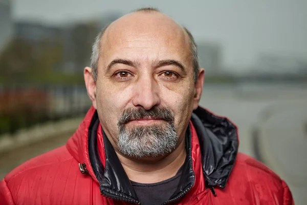 One bald man with a gray beard on the street. — Stock Photo, Image